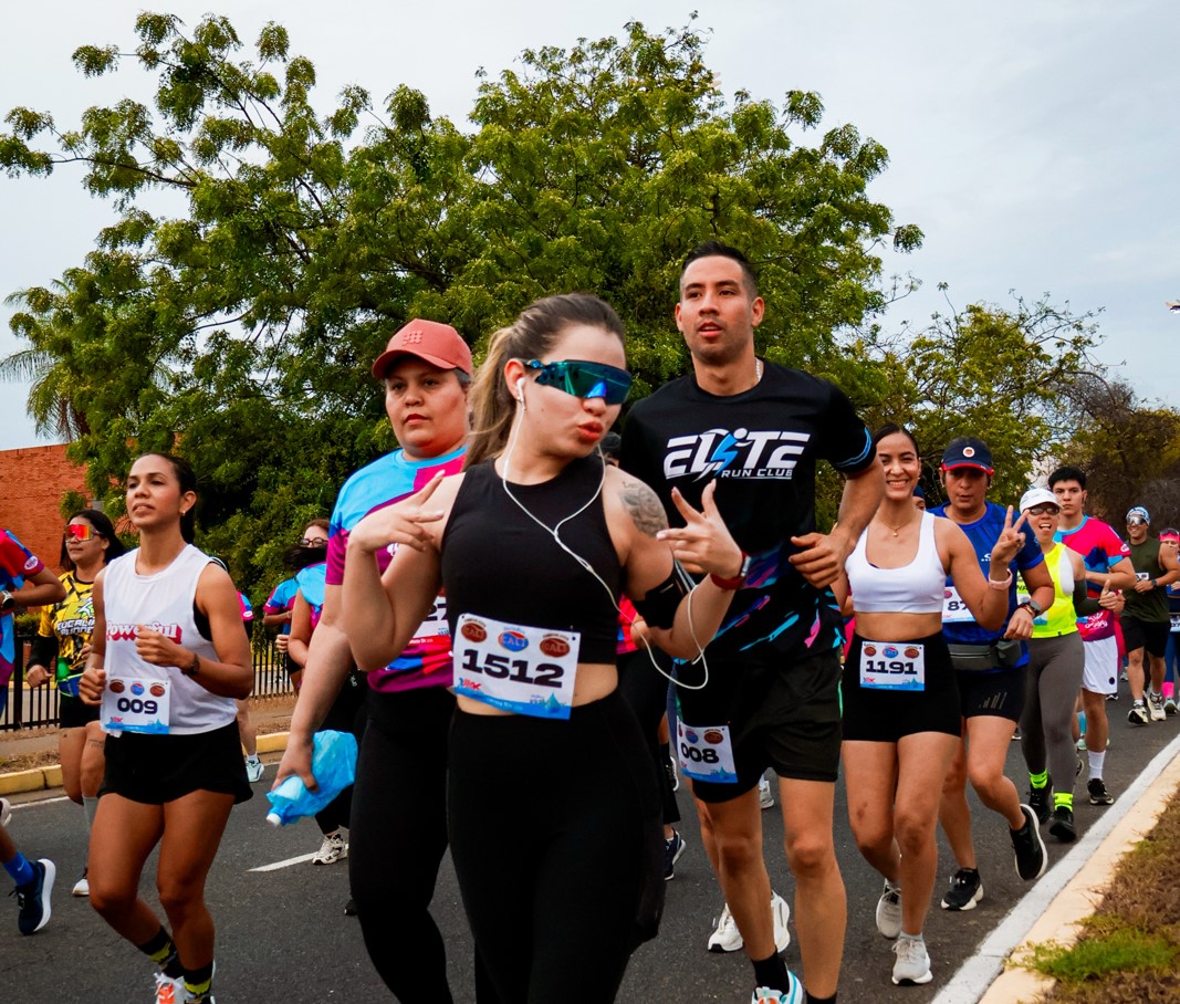 Jóvenes corredores en ruta